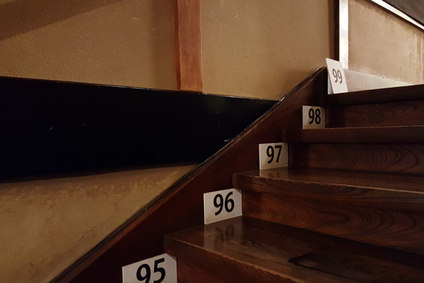 99段の階段